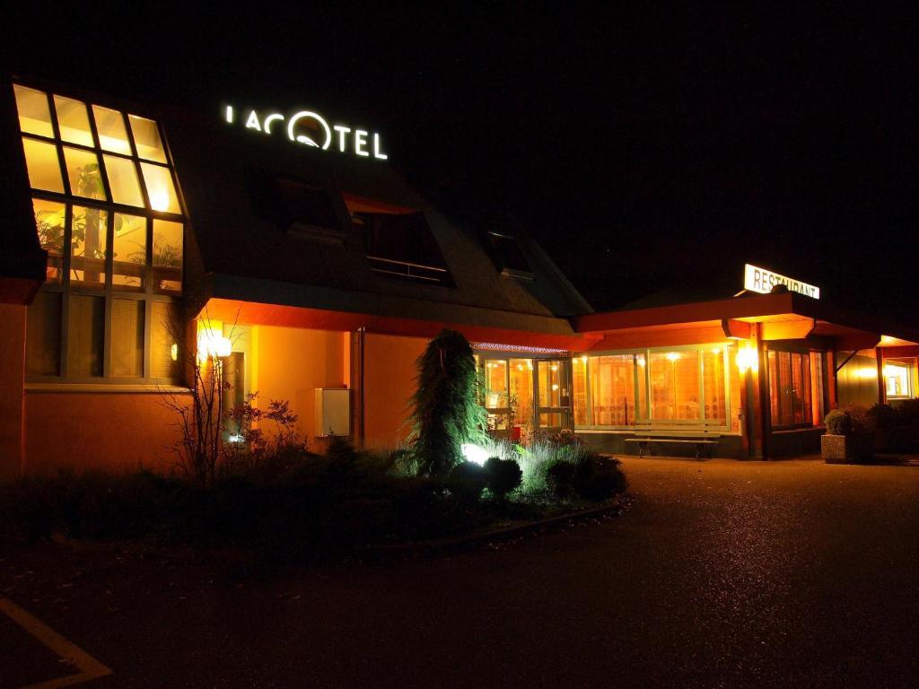 Hotel Lacotel 아방슈 외부 사진